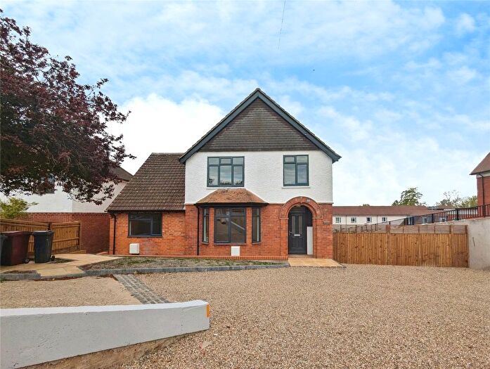 3 Bedroom Semi Detached House For Sale In Henley Road, Caversham, Reading, RG4