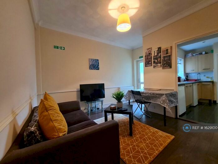 3 Bedroom Terraced House To Rent In Martin Road, Portsmouth, PO3