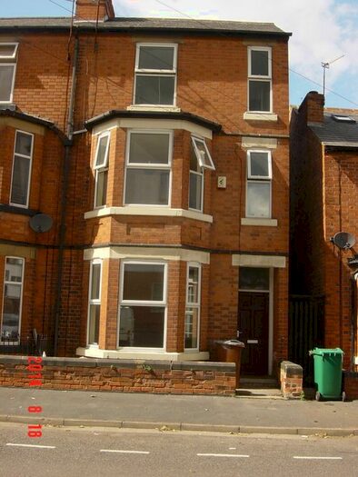 5 Bedroom Semi-Detached House To Rent In Green Street, Embankment, NG2