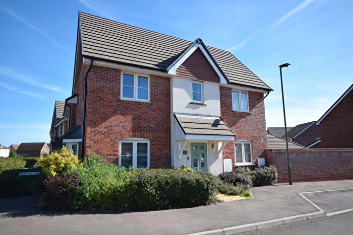 3 Bedroom Semi Detached House For Sale In Hops Drive, Badshot Lea, Farnham, GU9