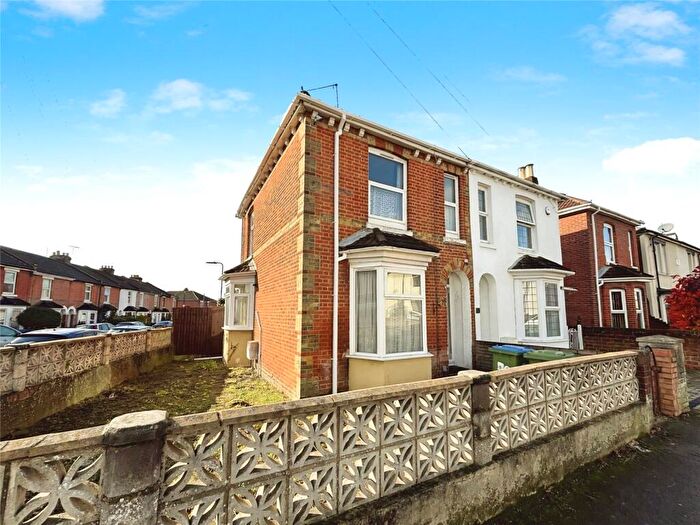 3 Bedroom Semi-Detached House To Rent In Heysham Road, Southampton, Hampshire, SO15
