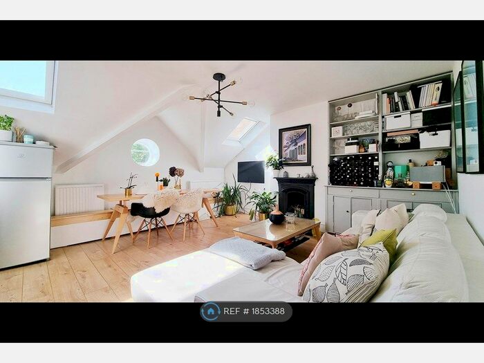 2 Bedroom Terraced House To Rent In Brondesbury Road, London, NW6