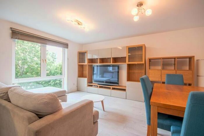 3 Bedroom Flat To Rent In Craigmount Hill, Edinburgh, EH4