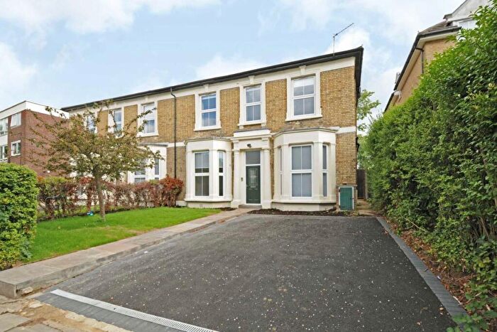 5 Bedroom House To Rent In Alexandra Grove, North Finchley, N12