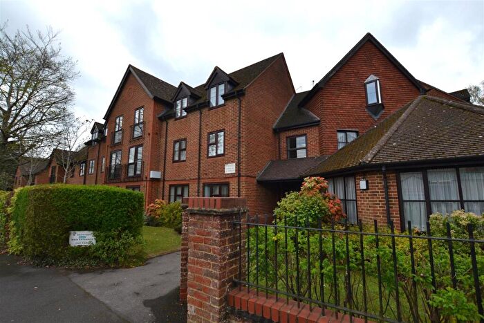 2 Bedroom Apartment For Sale In Pinewood Court, Fleet, GU51