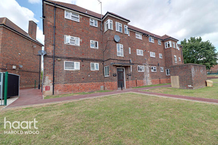 1 Bedroom Flat For Sale In Kingsbridge Circus, Romford, RM3