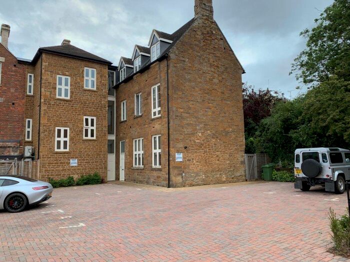 2 Bedroom Flat To Rent In Orange Street, Uppingham, Oakham, LE15