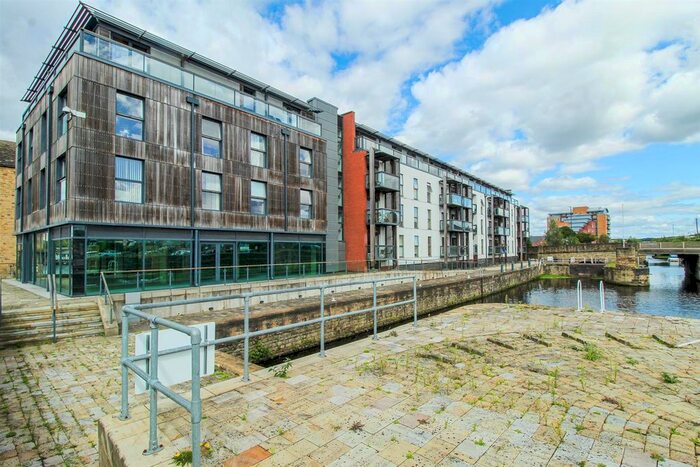 2 Bedroom Flat To Rent In Hebble Wharf, Navigation Walk, Wakefield, WF1