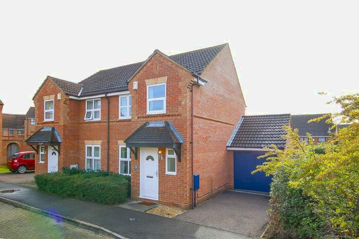 3 Bedroom Semi-Detached House To Rent In Kirkstall Place, Oldbrook, MK6