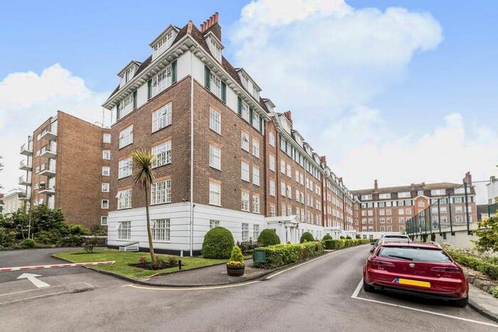3 Bedroom Flat To Rent In Richmond Hill Court, Richmond, TW10