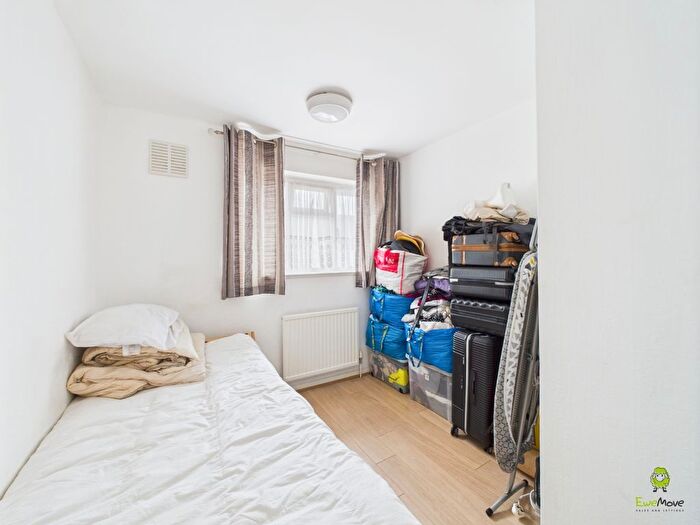 3 Bedroom End Terrace House For Sale In Kirby Road, Dartford, DA2