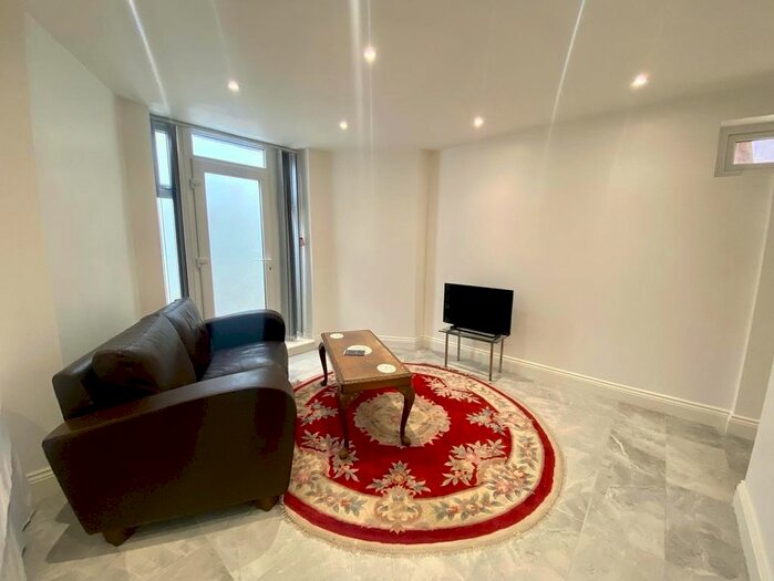 Studio To Rent In Holders Hill Avenue, Hendon, NW4