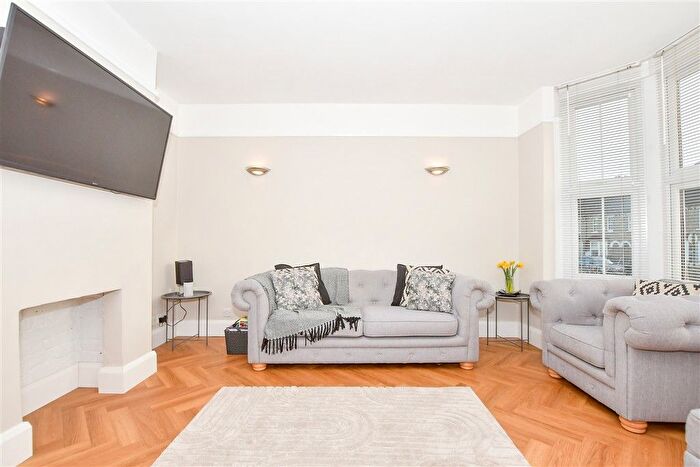 3 Bedroom Terraced House For Sale In Holborough Road, Snodland, Kent, ME6