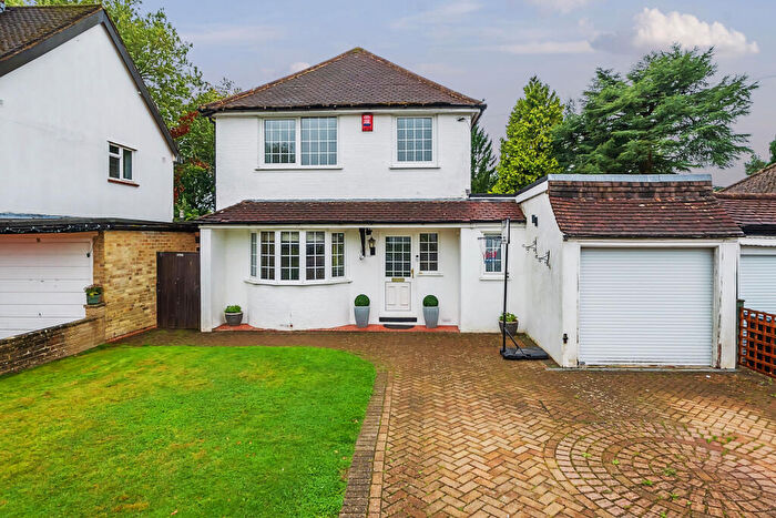 3 Bedroom Detached House For Sale In Mount Avenue, Caterham, CR3