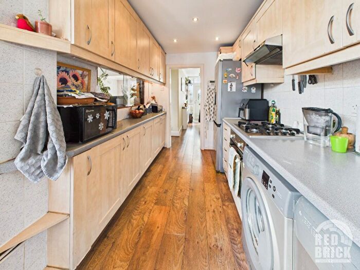 3 Bedroom End Of Terrace House For Sale In Lake View Road, Coventry, West Midlands, CV5