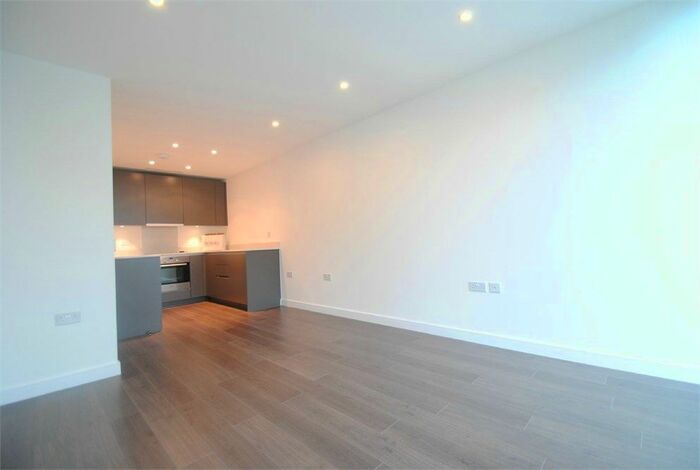 1 Bedroom Flat To Rent In Saffron Central Square, Croydon, Surrey, CR0