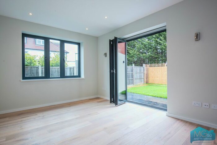 3 Bedroom Detached House To Rent In Albert Road, London, NW7