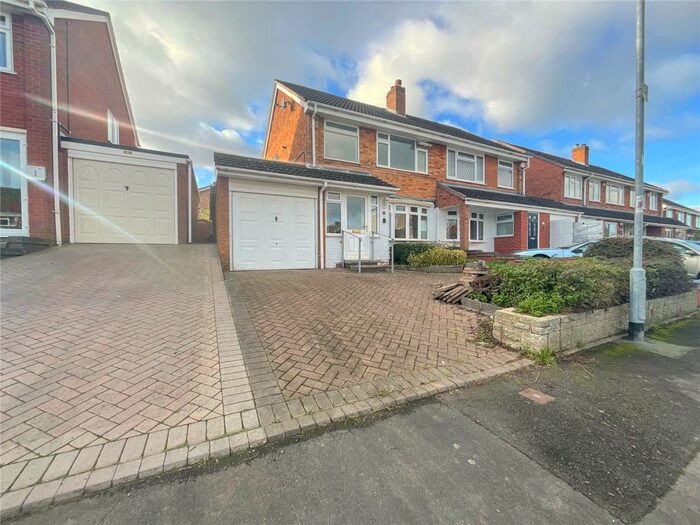 3 Bedroom Semi-Detached House To Rent In Ridgewood Rise, Tamworth, Staffordshire, B77