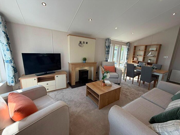 3 Bedroom Lodge For Sale In Willerby Cranbrook, Solent Breezes Holiday Park, Warsash, Southampton, Hampshire, SO31