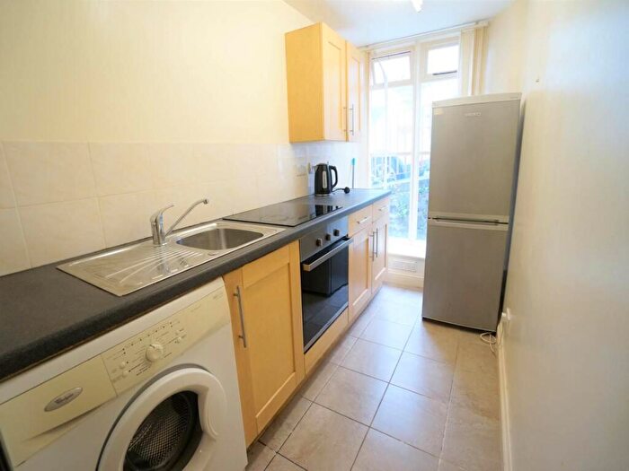 1 Bedroom Apartment To Rent In York Place, Bangor, LL57