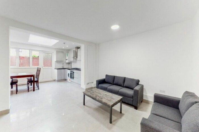 5 Bedroom Town House To Rent In Usher Road, London, E3