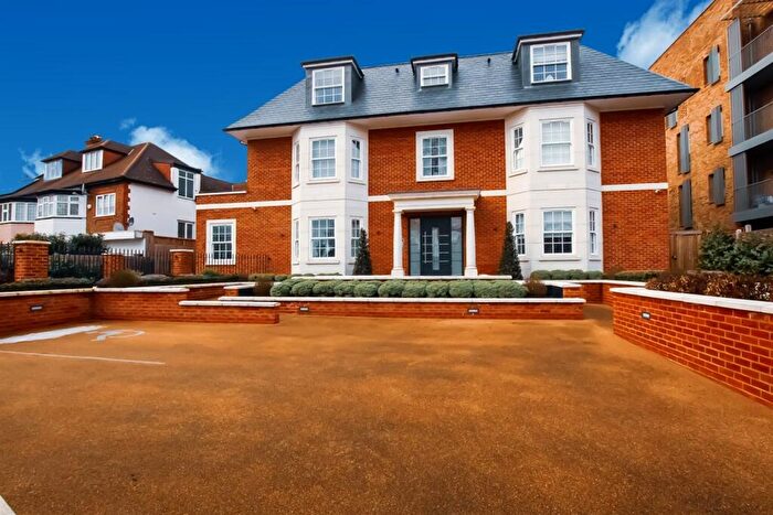 3 Bedroom Flat To Rent In Stoneways, Tenterden Grove, Hendon, NW4