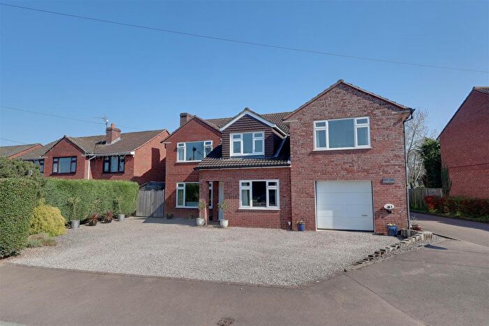 5 Bedroom Detached House For Sale In Glebe Close, Newent, GL18