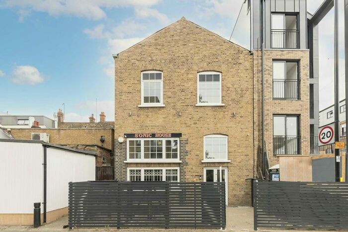 2 Bedroom Flat To Rent In Singapore Road, London, W13