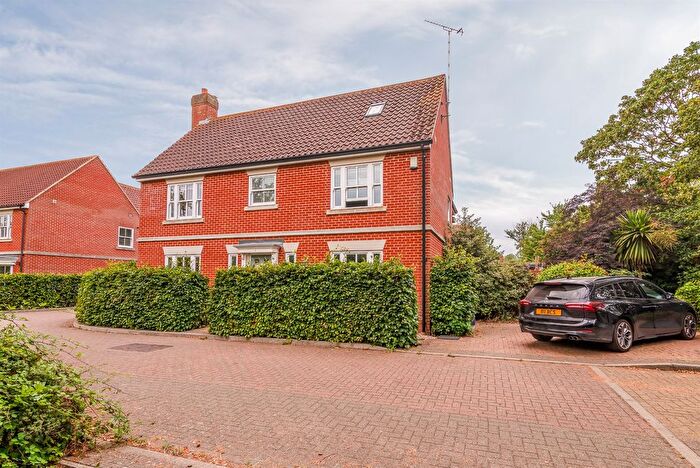 4 Bedroom Detached House For Sale In Vicarage Court, Southminster, CM0