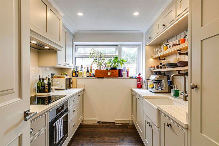 2 Bedroom Flat For Sale In Ash Road, Westerham, TN16