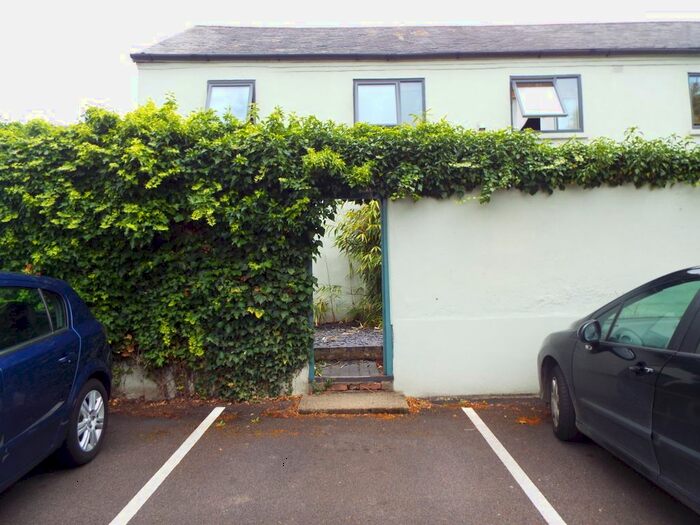 1 Bedroom Flat To Rent In Wood Street, Milton Keynes, MK13