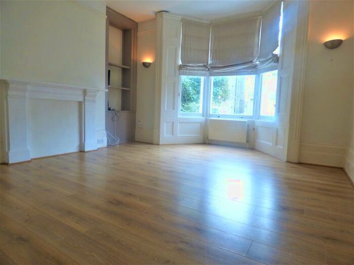 Flat To Rent In Belvedere Road, SE19