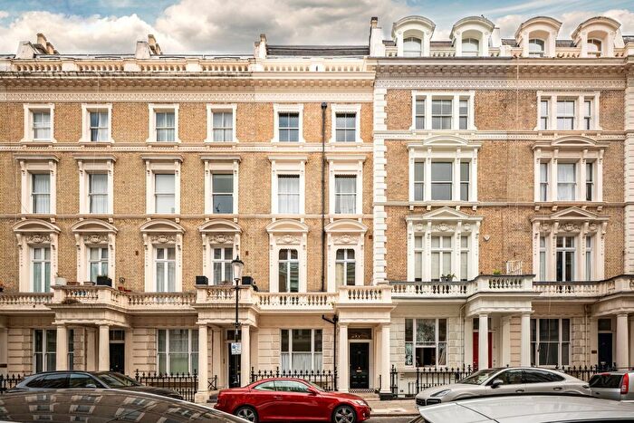 3 Bedroom Flat To Rent In Clanricarde Gardens, London, W2