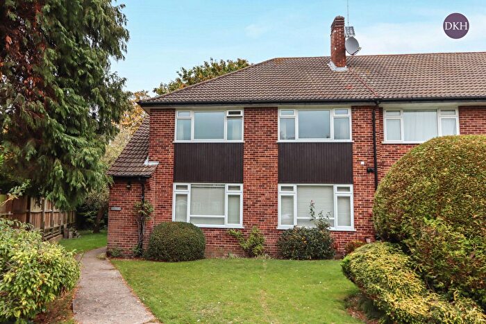 2 Bedroom Flat To Rent In Bromet Close, Watford, Hertfordshire, WD17