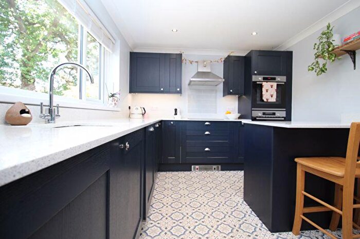 4 Bedroom Detached House For Sale In Albany Drive, Bishops Waltham, SO32