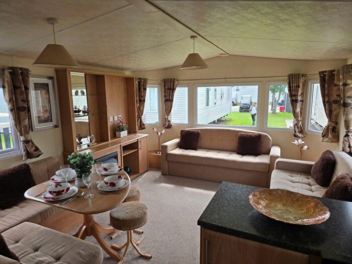 2 Bedroom Mobile/park Home For Sale In Dymchurch Road, New Romney, TN28