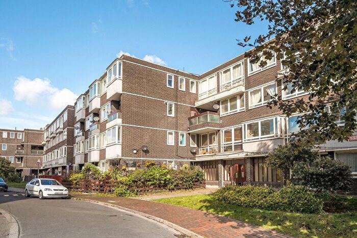 2 Bedroom Flat For Sale In Rolls Road, South Bermondsey, London, SE1