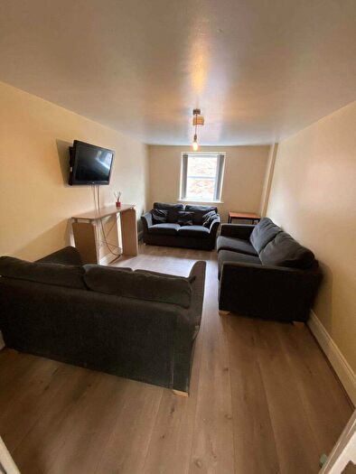 7 Bedroom Flat To Rent In Wilmslow Road, Fallowfield, M14