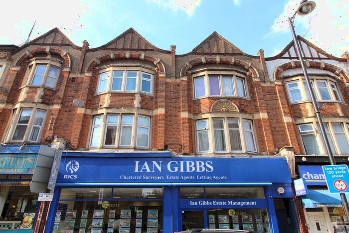 2 Bedroom Flat To Rent In Windmill Hill, EN2