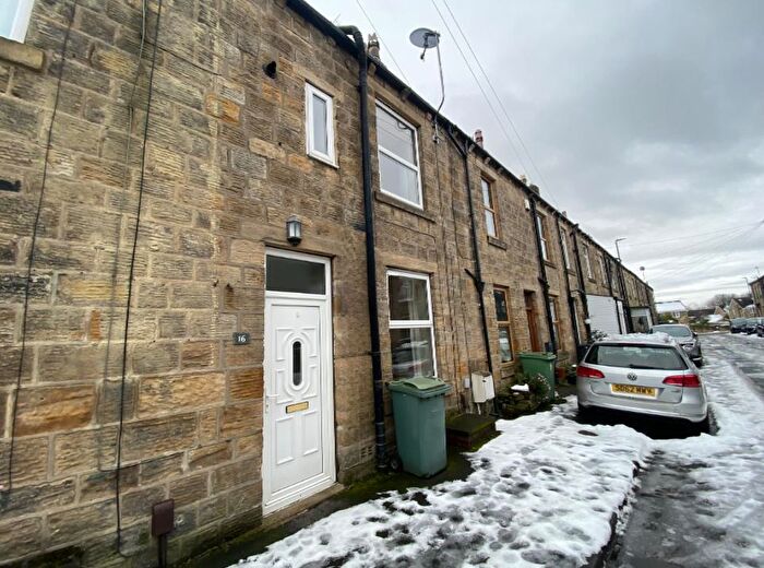 2 Bedroom House To Rent In Swaine Hill Crescent, Yeadon, Leeds, LS19