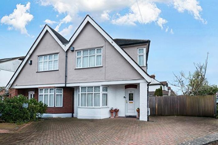 3 Bedroom House For Sale In Burleigh Gardens, Southgate, London, N14