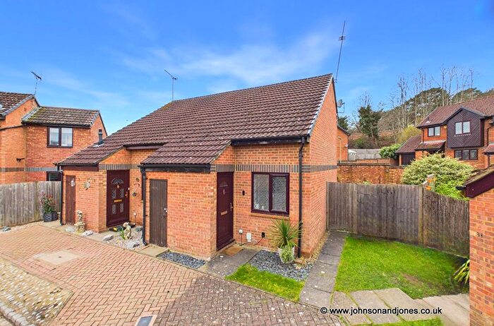 1 Bedroom End Terrace House For Sale In Drayhorse Drive, Bagshot, GU19