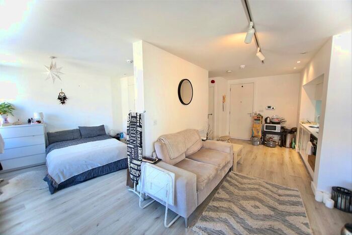 1 Bedroom Flat To Rent In Ingram Street, Holbeck, Leeds, LS11