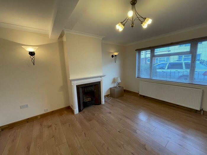 3 Bedroom House To Rent In Brookfield Close, London, NW7