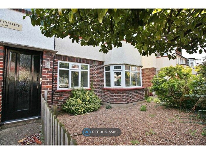 2 Bedroom Maisonette To Rent In Kelvin Court, Isleworth, TW7