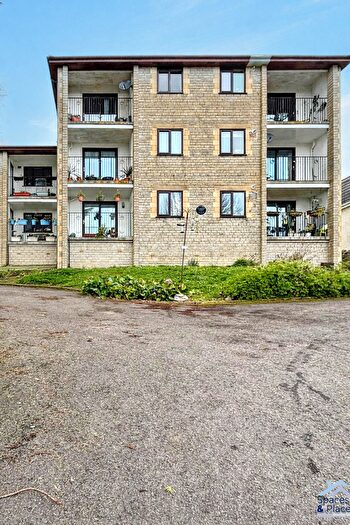 2 Bedroom Flat For Sale In Church Road, Worle, Weston Super Mare, BS22