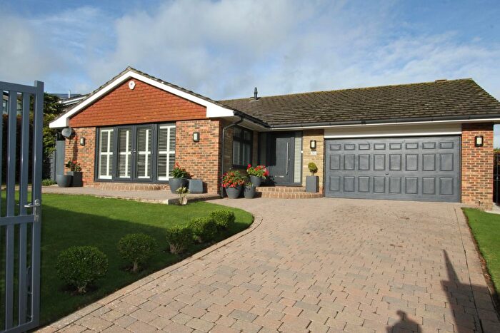3 Bedroom Detached Bungalow For Sale In Fairway Close, Eastbourne, BN20