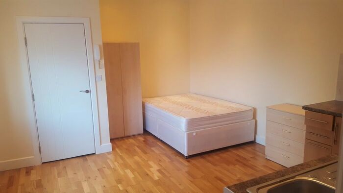 Studio To Rent In Vivian Avenue, Hendon Central, London, NW4