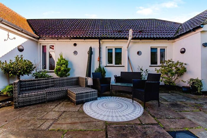 4 Bedroom Detached Bungalow For Sale In Thorpe Road, Tattershall, Lincoln, LN4