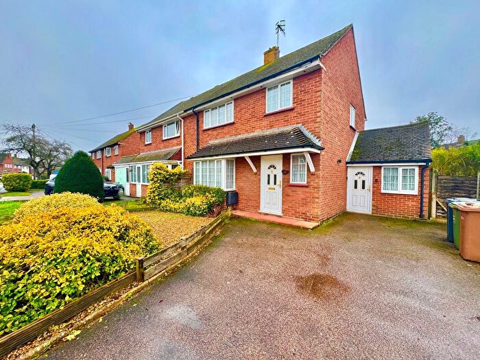 3 Bedroom Semi Detached House For Sale In Cedar Way, Guildford, GU1